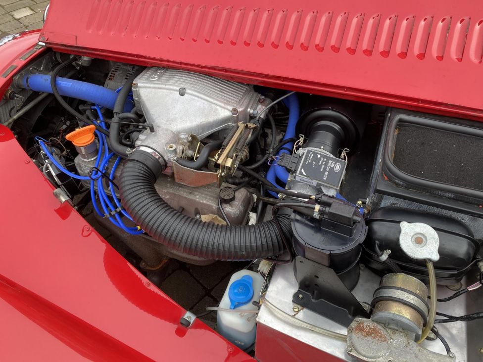 2000 Morgan plus 8 3.9L with ECU chip and only 1 owner from new! Photograph