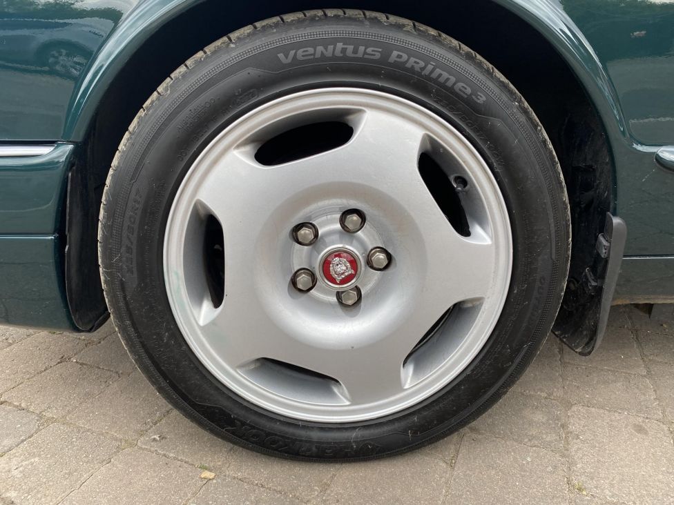 1996 Jaguar XJR-6 4.0 Auto Photograph