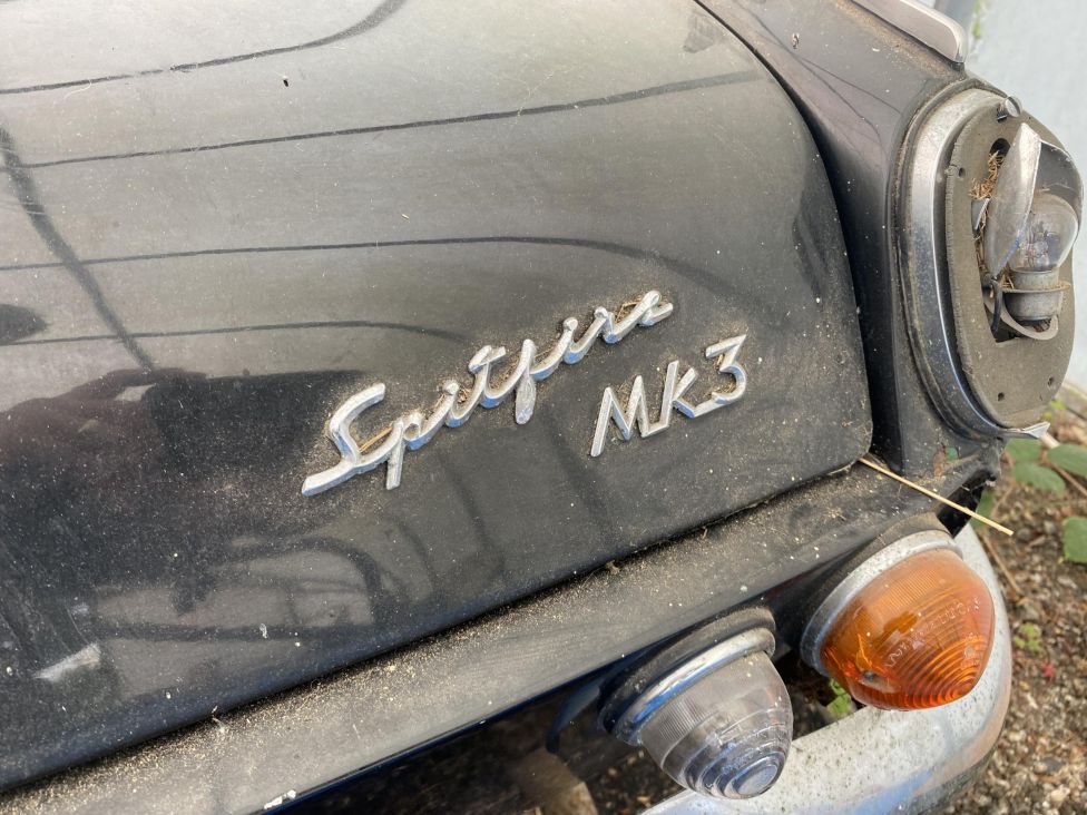 Barn find 1969 triumph Spitfire mk3 for restoration. Photograph