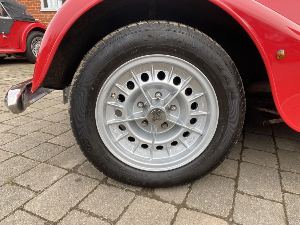 2000 Morgan plus 8 3.9L with ECU chip and only 1 owner from new! Photograph