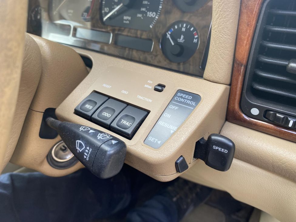 1996 Jaguar XJR-6 4.0 Auto Photograph